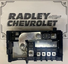 NEW GM OEM CHEVROLET FUSE BOX- GENERAL MOTORS GMC 84314829