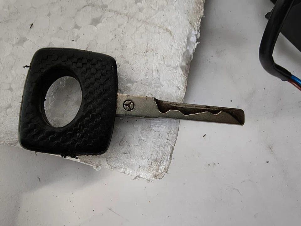 Mercedes-Benz W210 E320 1996-2003 cierre tapa maletero trasero 2088000375 OEM Foto 3 de 4