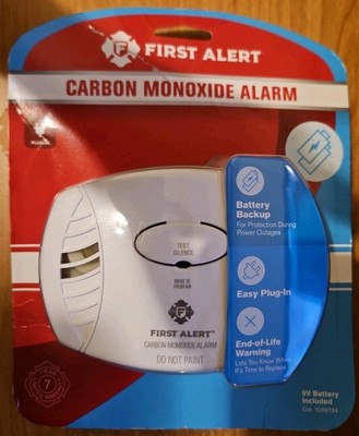 First Alert CO605 Plug-in Carbon Monoxide Detector with Battery Backup
