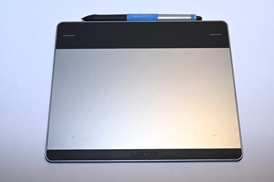 Wacom Intuos Pen & Touch Small CTH-480/S Grafiktablett mit Zubehör
