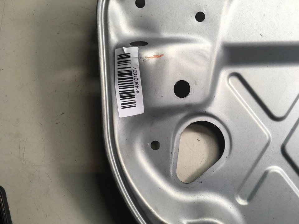 2009 VOLVO C30 FRONT LEFT DRIVER SIDE WINDOW REGULATOR PANEL W/ SPEAKER OEM+ - Image 2 of 4