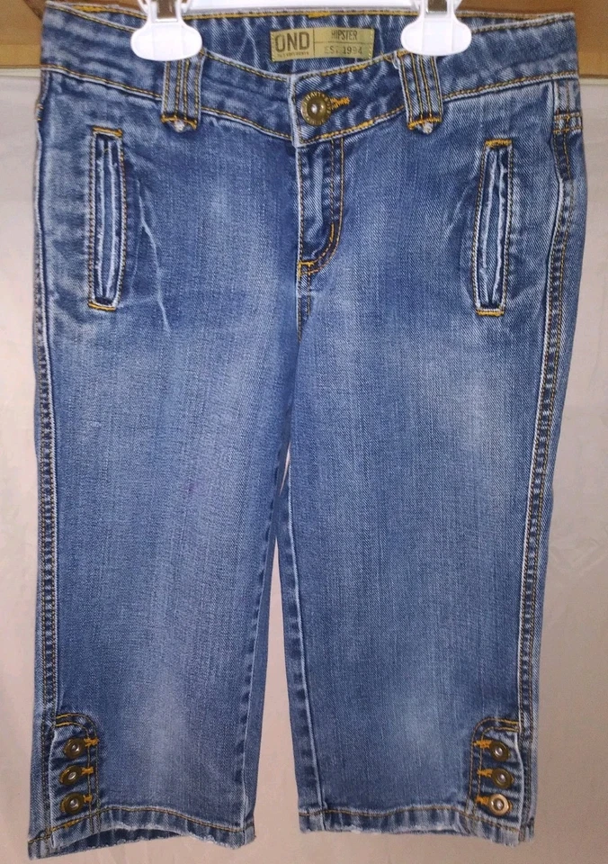 A Lot Of 2 shorts & 1 Capri Girls Size 10 - Image 2 of 4