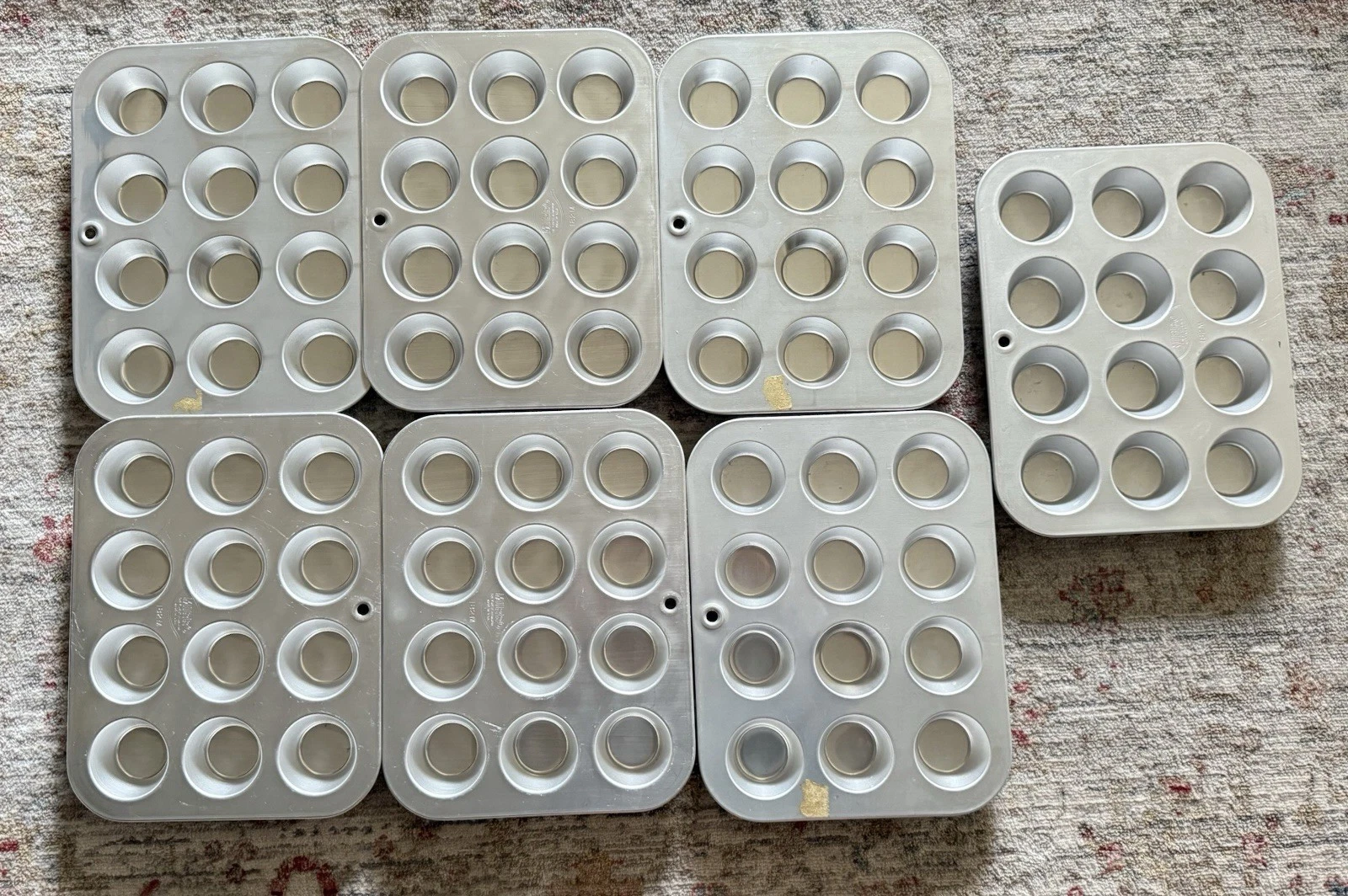 NEW Vintage 7 MIRRO Aluminum Muffin Cupcake Baking Pan Tin 12 Slot USA Set Lot 7
Opens in a new wind