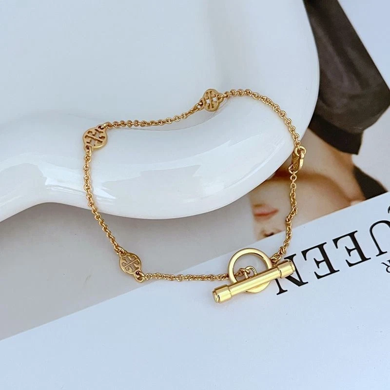 ¡Nuevo! Pulsera de cadena con logotipo Tory TB dorada con bolsa de joyería tamaño: 21 cm Foto 3 de 4