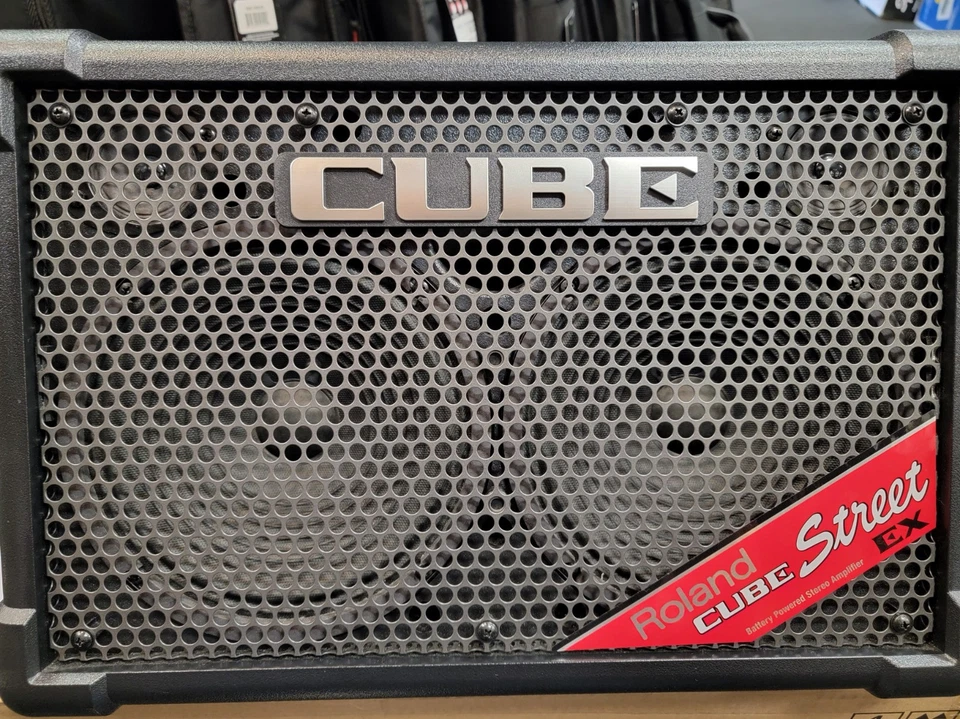 Roland Cube Street Ex Portable Stereo Amplifier, Busking Amp - Image 2 of 4