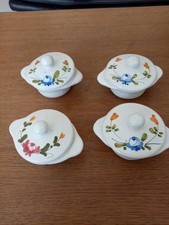 4 PETITES SOUPIERES à sauce ou verrine porcelaine blanche fleurie diametre 9 cm