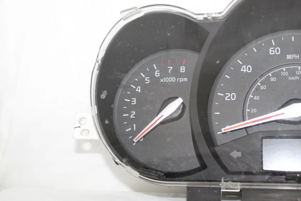 Cuadro de instrumentos velocímetro indicadores del panel de instrumentos Kia Rio 2012 98.330 millas Foto 2 de 4