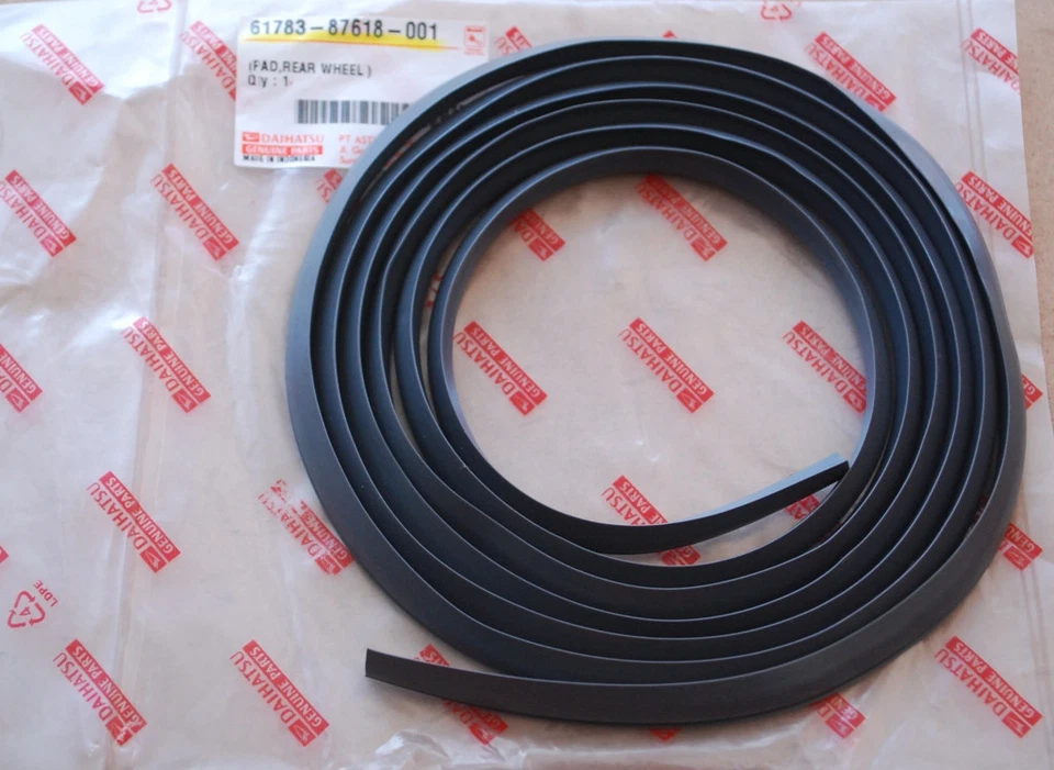 DAIHATSU FEROZA TAFT ROCKY SPORTRAK FOURTRAK REAR FENDER PAD RUBBER - Image 3 of 3