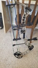Mathews Tactic RH 70/29 Compound Bow Right Hand and Plano Bow Case.