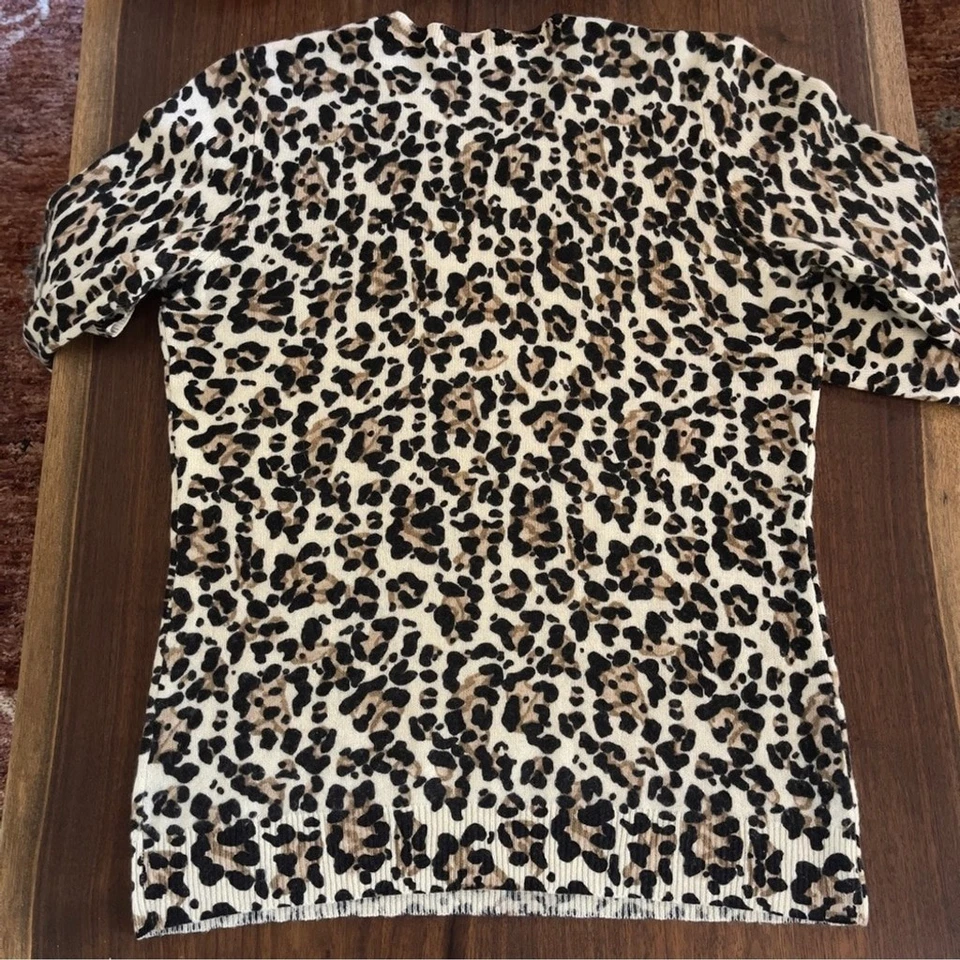 Suéter J.McLaughlin 100% Cachemira Leopardo Guepardo Estampado Animal Talla Pequeña Foto 3 de 4