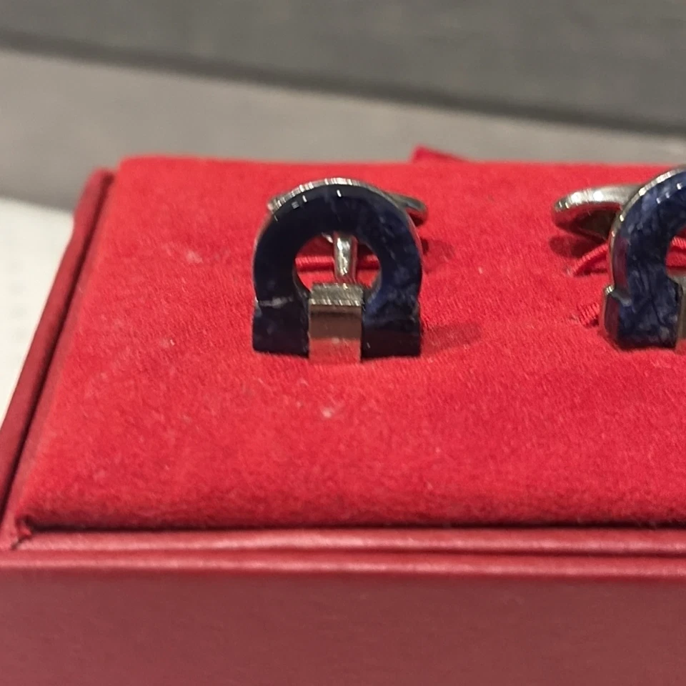 Gemelos Gancini Salvatore Ferragamo para hombre plateados azules piedra caliza Foto 2 de 4