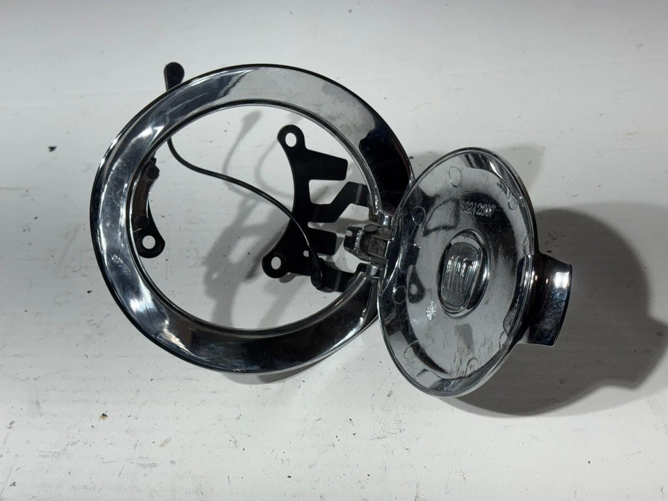 Placa de llenado de combustible Fiat 500 2012-17 Mopar gasolina 82212507 usado Foto 2 de 4