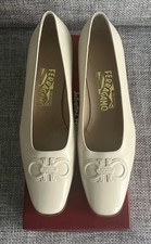 Salvatore Ferragamo Beige Ivory Gancini Vara Pumps Heel Shoes 9 B New