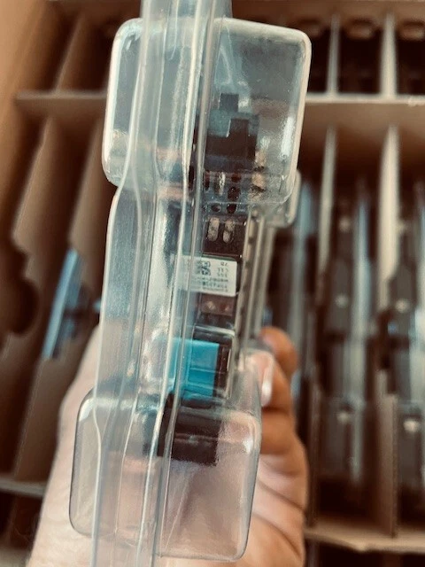 HITACH 1.2TB DF-F850-12HGSSC SAN STORAGE HARD DRIVE  BRAND NEW W/ HOTSWAP CADDY - Image 4 of 4