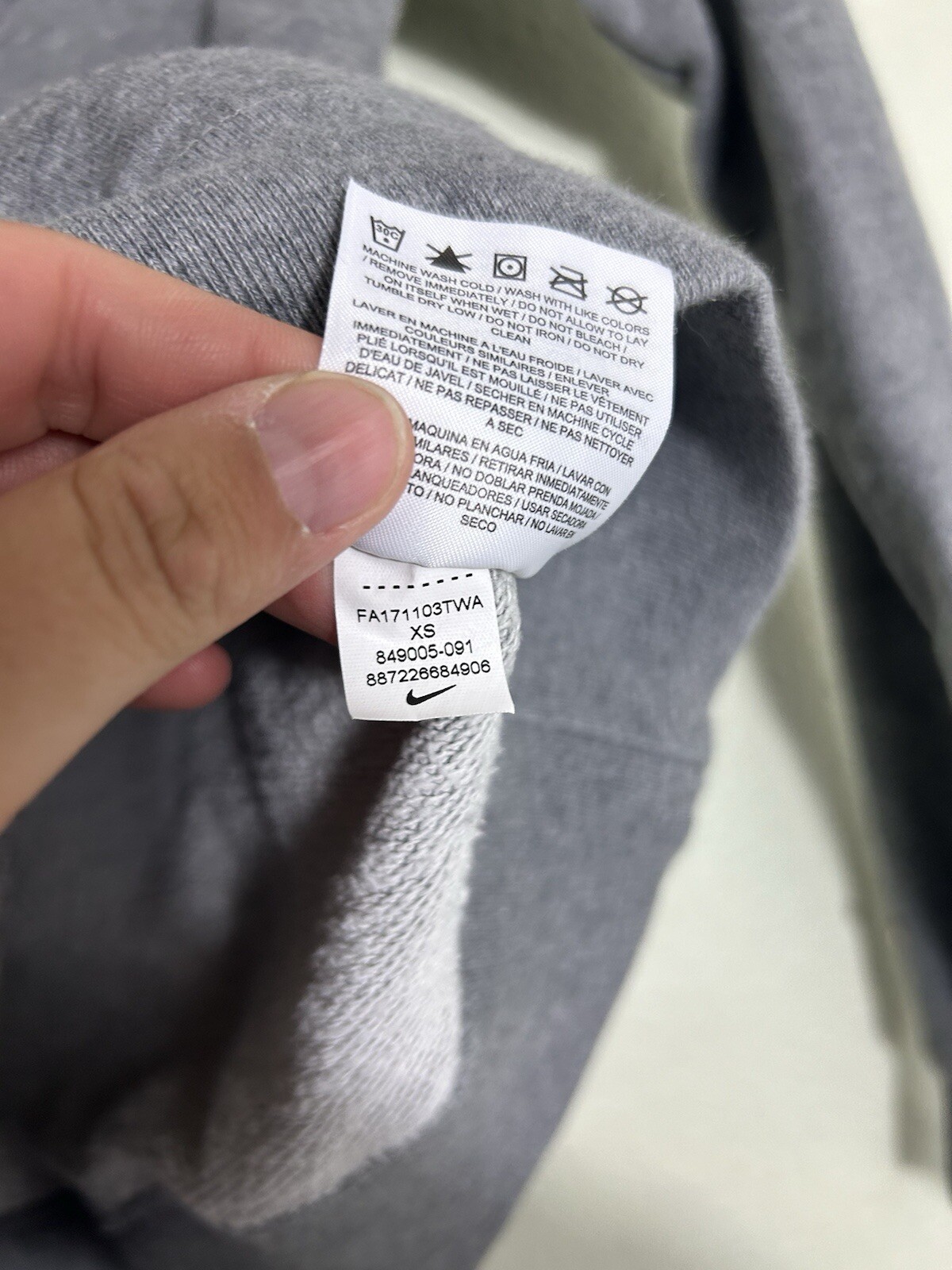 Nike Sweater Women XS Gray Hoodie Outdoors Swoosh Casual Atheltic 849005-091