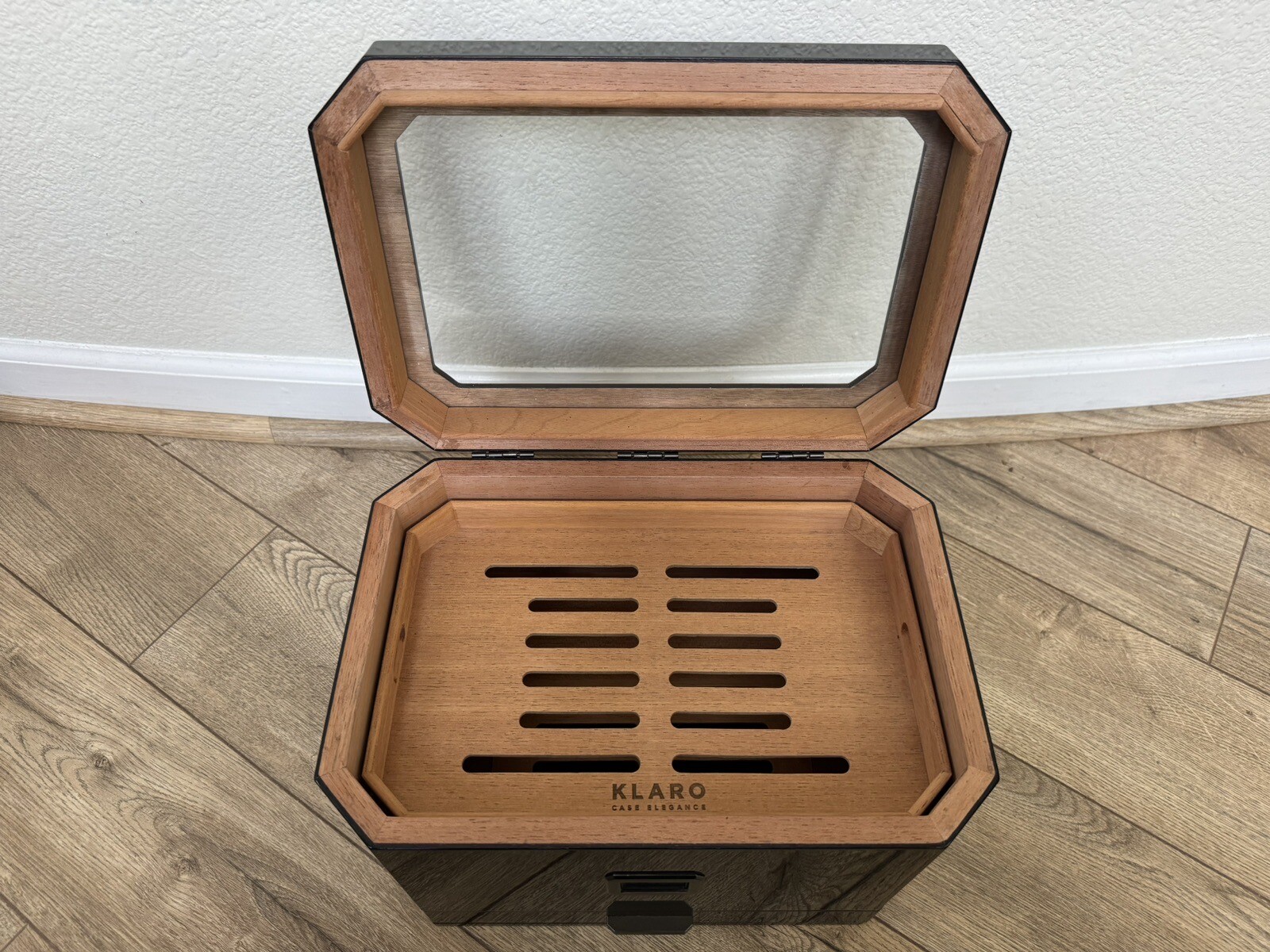 Case Elegance Klaro Cigar Humidor Octodor Black Piano Finish With
