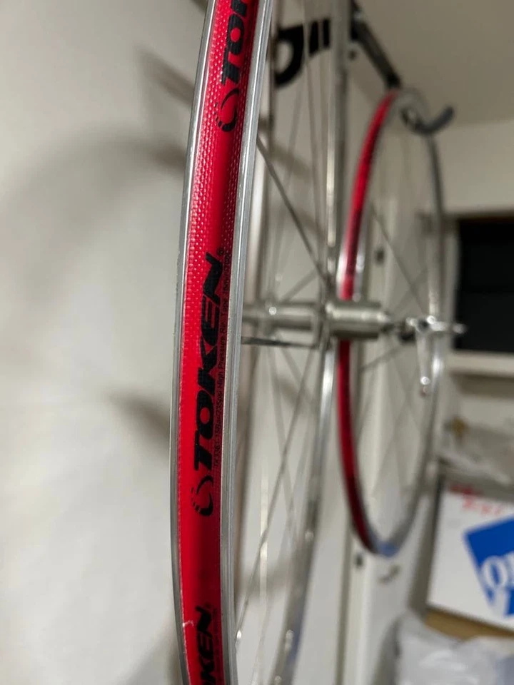 Rueda Token C22A Zenith modelo ligero escalada plateada Foto 4 de 4