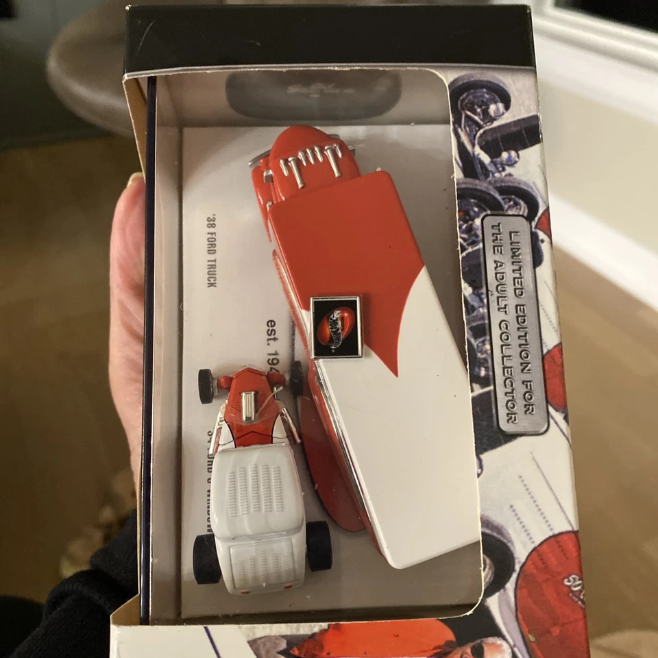 Juego de 2 autos Hot Wheels 100 % So-cal Speed Shop 38 camioneta Ford 34 5 ventanas *leer Foto 2 de 3