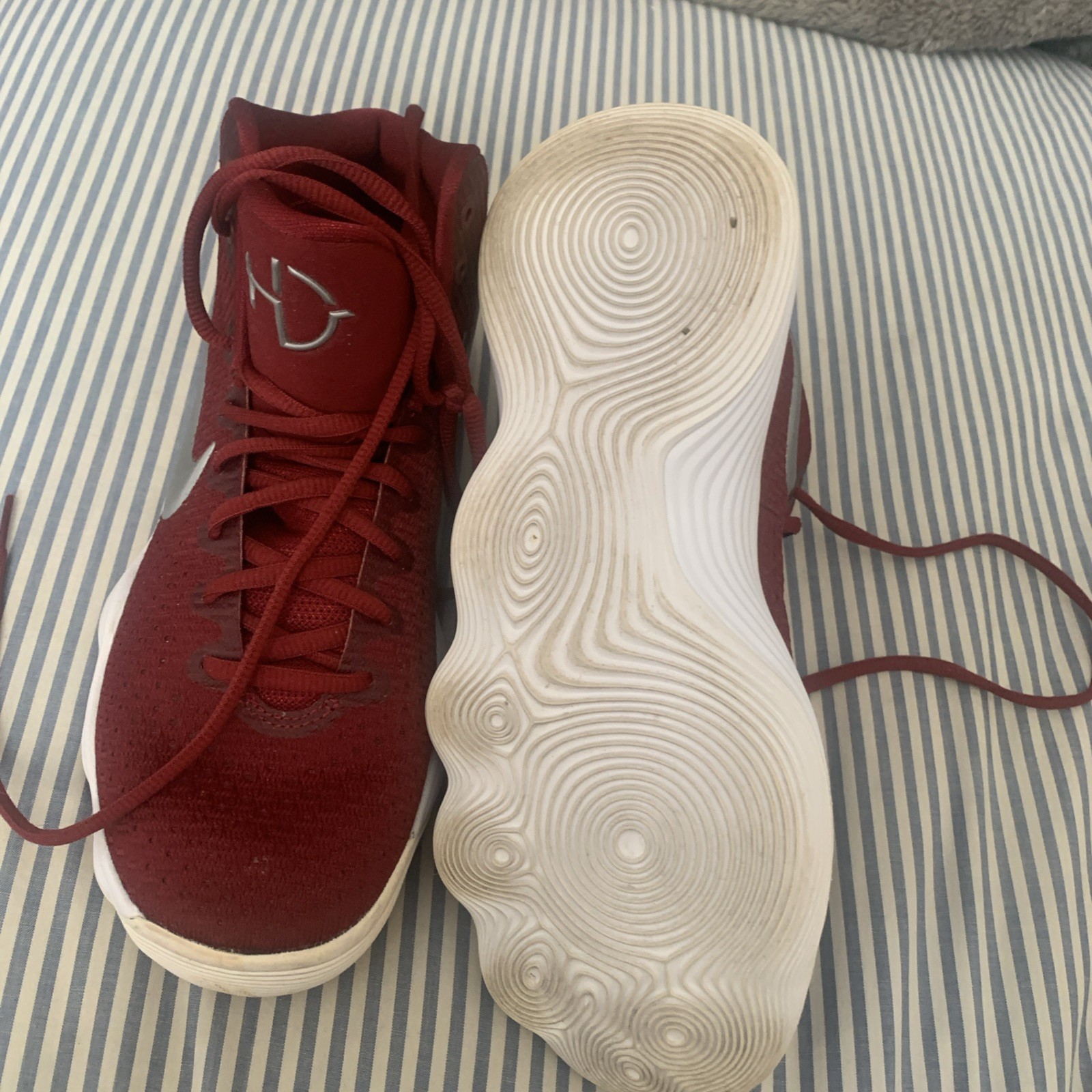 Nike hyperdunk Size 7. Red. - image 2