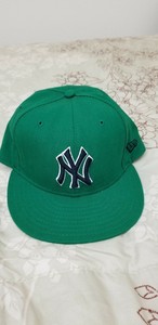 green bottom yankee fitted