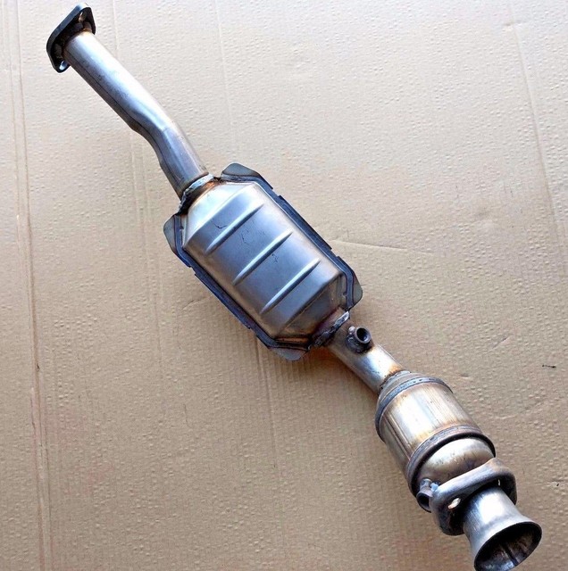 Catalytic Converter Fits 20002002 Lincoln Town Car eBay