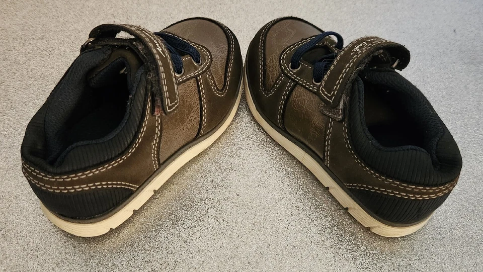 Кроссовки для малышей American Eagle коричневые 6,5 без застежек кожа - Изображение 3 из 4