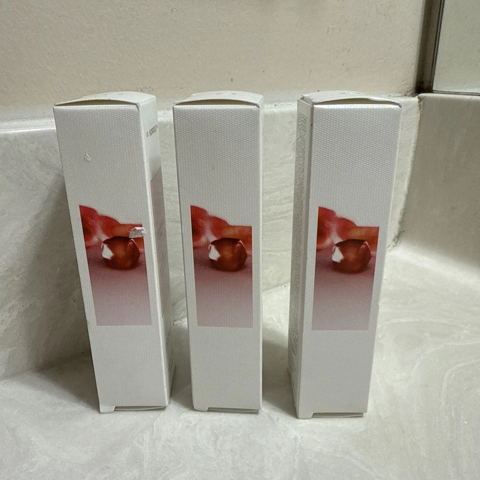 Primer matificante de granada Korres 1,01 FL OZ Foto 2 de 4