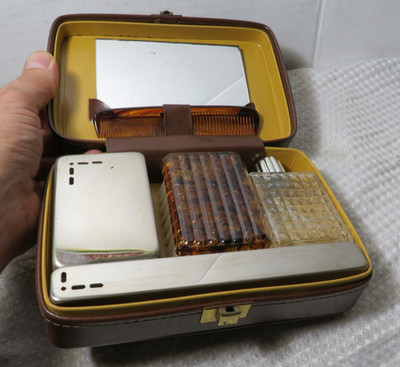 Vintage Men s Men Vanity Grooming Toiletry Travel Kit Leather Case 7pc Unused
