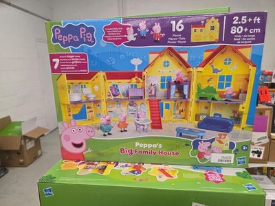 PEPPA PIG Peppa's Big Family House Playset with 3 Figures, 16 Piece set NEW