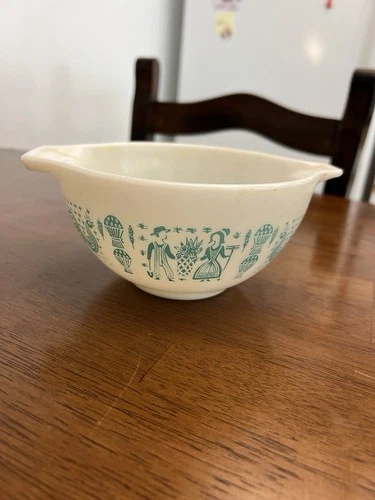 Pyrex Amish Pattern Bowl 1.5 Quart