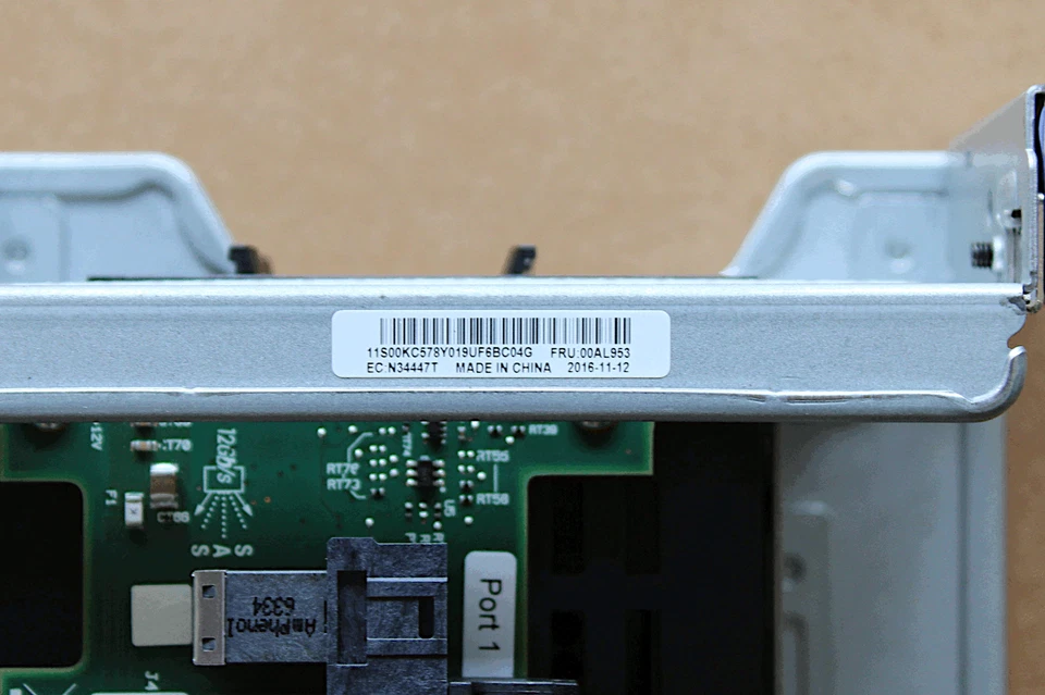 LENOVO X3650 M5 2.5" Rear Hard Drive Kit w/M1215 SAS Controller 00AL953 46C9115 - Image 3 of 3