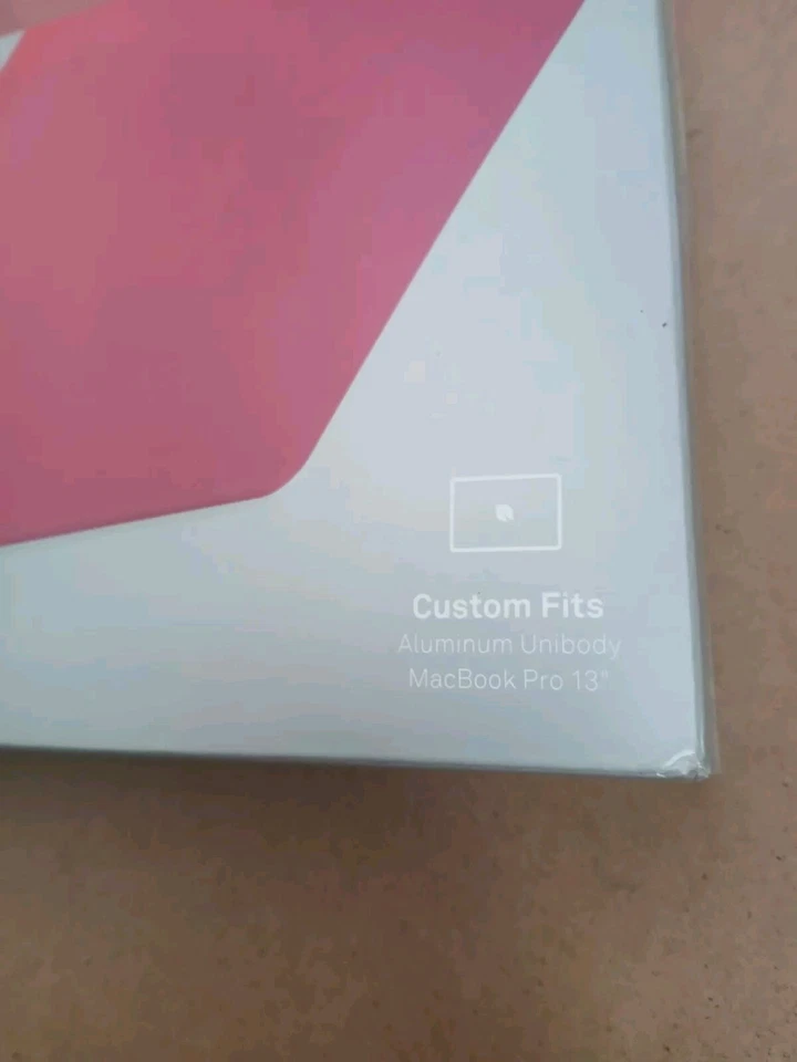 Lote de 2 fundas rígidas con estuche frambuesa para MacBook Pro 13" aluminio unibody  Foto 3 de 4