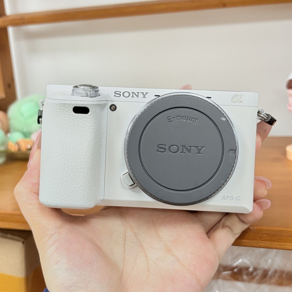 Sony Alpha A6000 24.3MP Appareil Photo Hybride - Boîtier Noir - SC:1359 - Excellent État