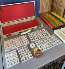 VTG Royal Catalin Mah-Jongg Set 152 Tiles 5 Racks Dice In Faux Alligator Case