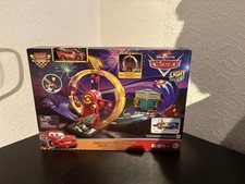Disney Cars RACE TO CELEBRATE LIGHTNING MCQUEEN CELEBRATION RACEWAY READ*MATTEL*