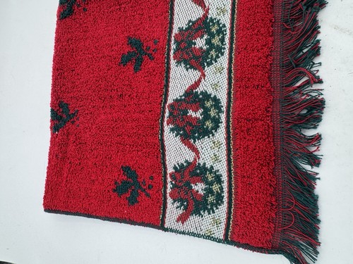 Two Vintage Hand Towels Christmas Red Green Wreath Holly Seasonal Cotton - Picture 5 of 6