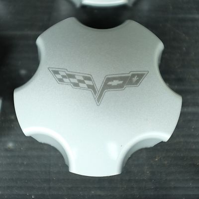 OEM Chevrolet Corvette 2005-2006 Wheel Center Caps – Set Of 4, Factory Silver, Part 9594652