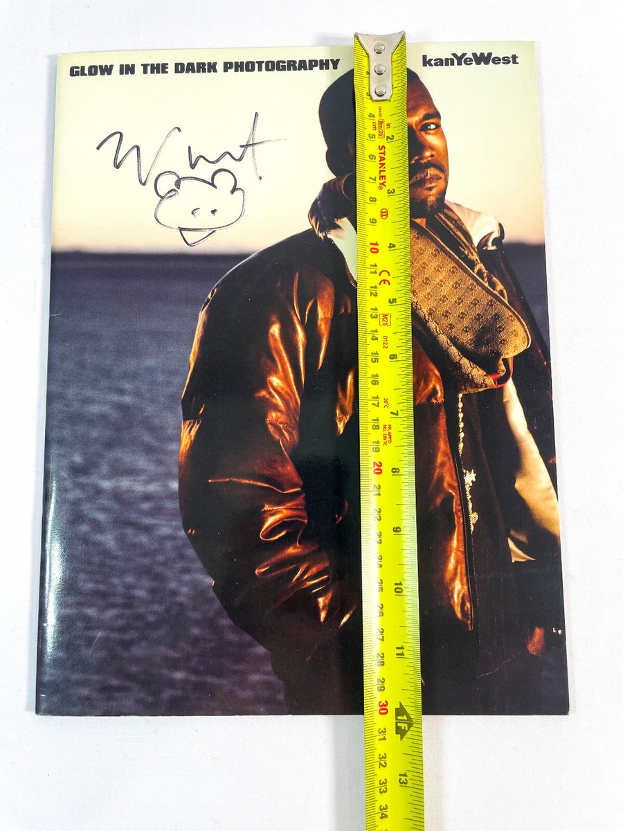 Kanye west GLOW IN THE DARK 写真集　YEZZY Kanye West Signed w/Bear Sketch GLOW IN THE DARK 9x12