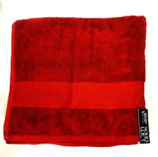 NEW SOHO LOFT RED PLUSH SUPER SOFT 100% COTTON BATH TOWEL