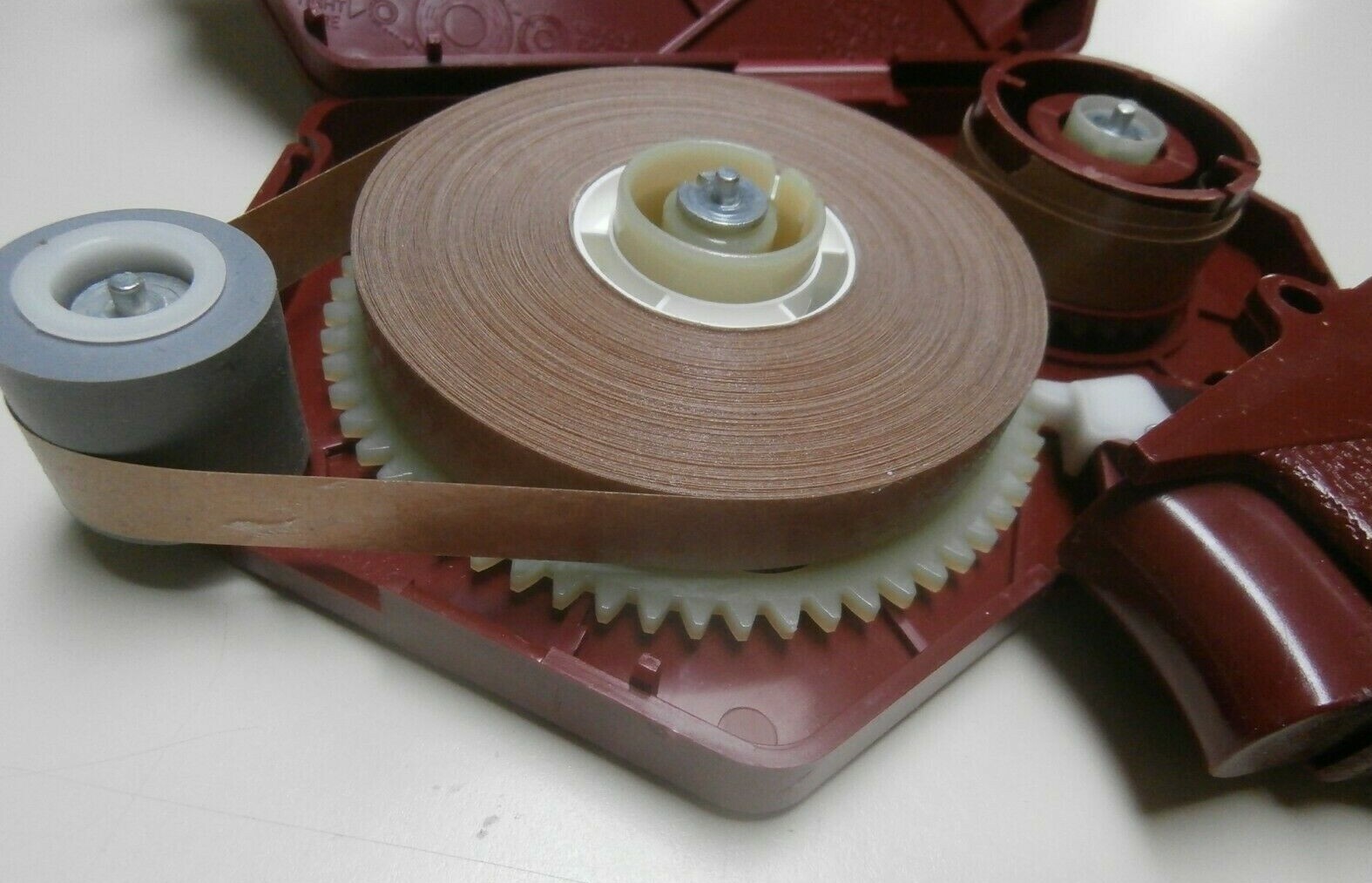 Scotch 751 ATG Adhesive Transfer Gun Applicator with roll of 1/2" ATG