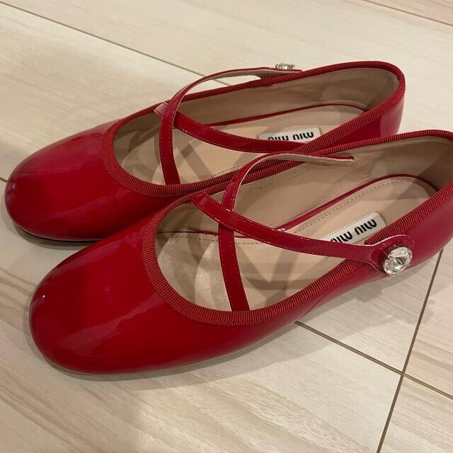 Miu Miu Round Toe Flat Pumps Mary Jane Bijou Red Patent Miu Miu Round Toe Flat Pumps Mary Jane Bijou Red Patent