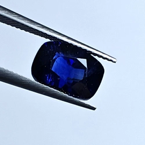 Certified 2.45ct Natural Ceylon Sapphire Royal blue color collection gem