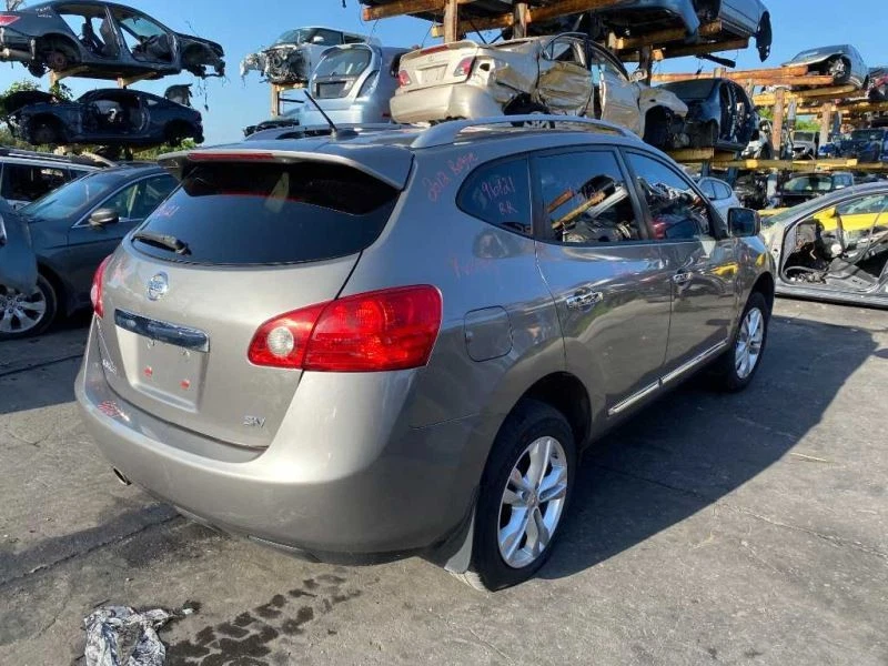 Soportes de radio 2012 Nissan Rogue Foto 4 de 4