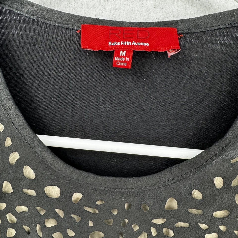 Camisa RED Saks Fifth Avenue para mujer mediana de cuero negra recortada manga corta Foto 3 de 4