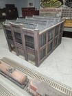 HO Scale Building Walthers Car Shop Built Painted Weathered — photo 2