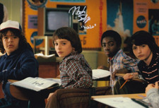 NOAH SCHNAPP signed Autogramm 20x30cm STRANGER THINGS in Person autograph COA