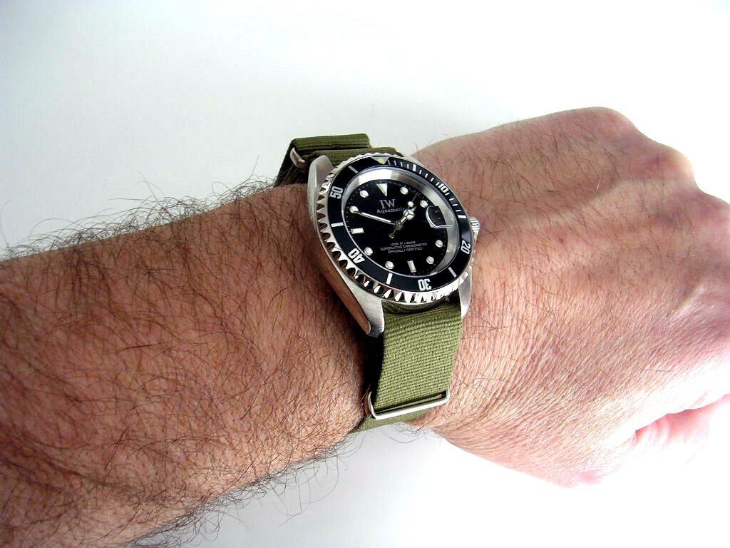 Orologio Hamilton Khaki Field 38mm Verde Cinturino NATO :: Sorelle Ronco