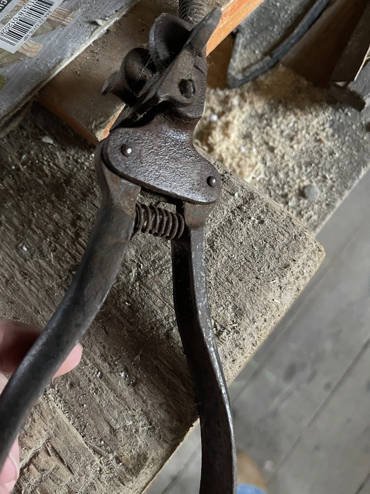 Antique Disston Triumph Saw Set Pliers  - Image 4 of 4