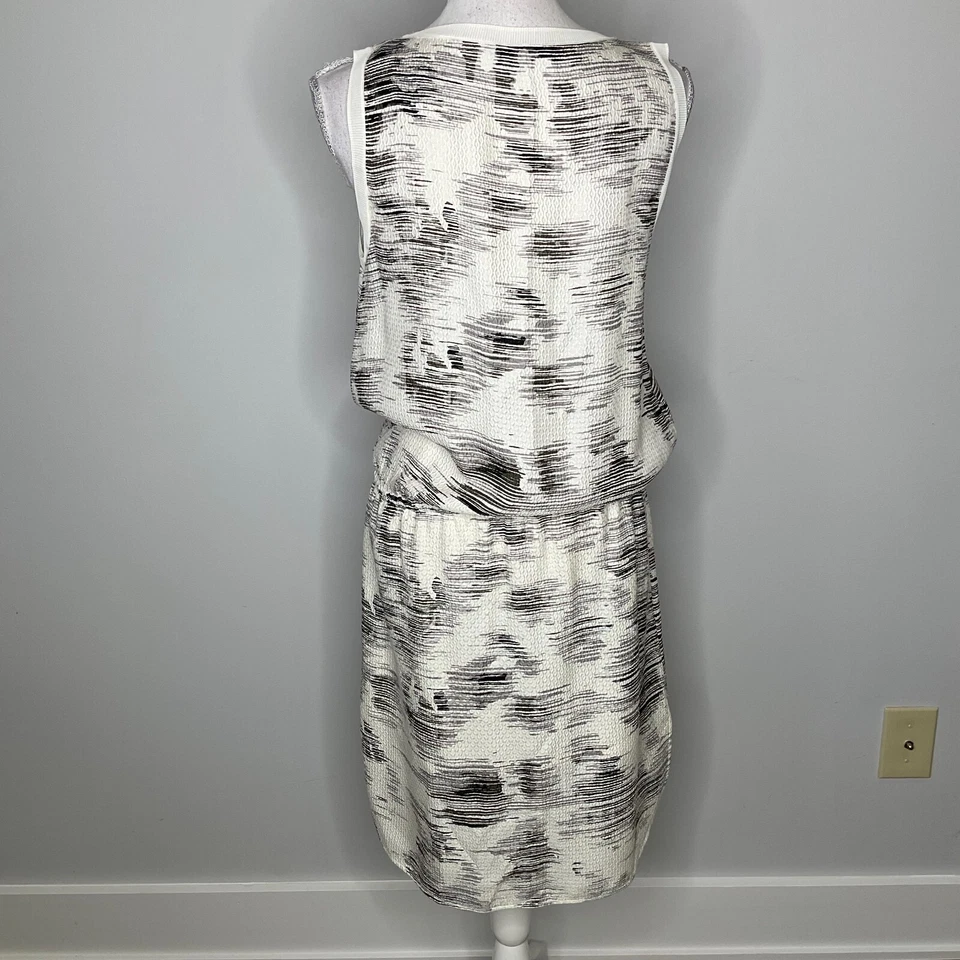 Vestido feminino Vince jacquard mármore tamanho médio seda sem mangas cordão - Imagem 3 de 4