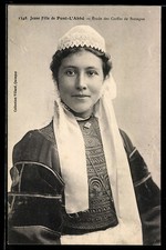 CPA Pont-l´Abbé, Junge Dame en costume typique 